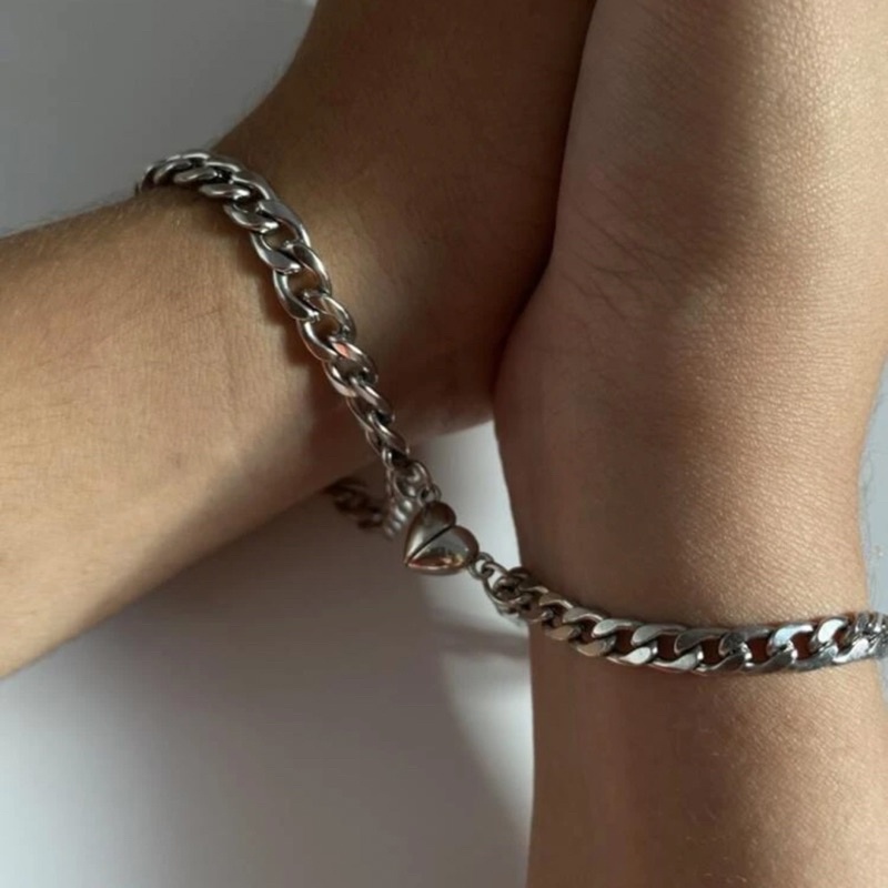 Set 2 Vòng Tay Cặp Hình Trái Tim Nam Châm Hút Bằng Thép Titan Không Gỉ - Lắc Tay Đôi Nam Nữ