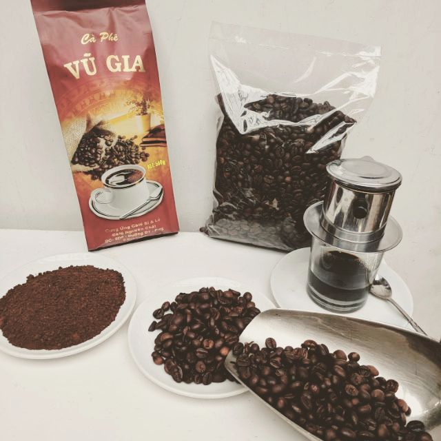 Cà phê Robusta rang xay tại quán , vị mộc tự nhiên , uống ngon nhớ mãi .