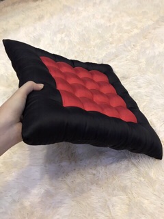 Đệm ngồi đỏ đen