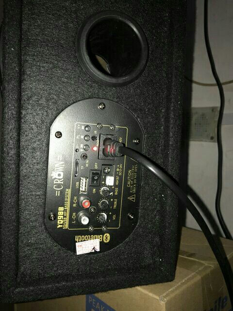 Loa Crown Vuông 8 tích hợp Bluetooth.