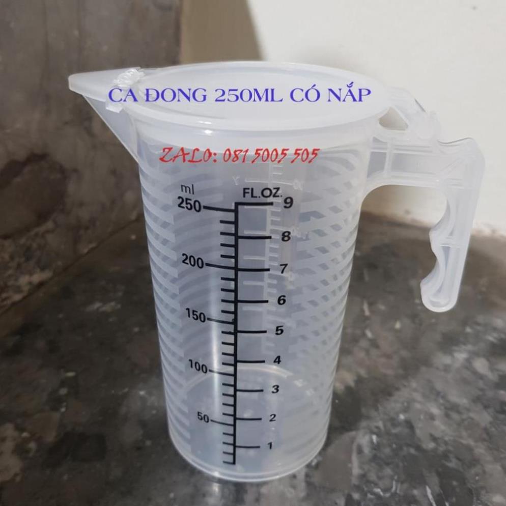CA ĐONG THỂ TÍCH BẰNG NHỰA 2 LÍT CÓ NẮP ĐẬY VỚI 2 BÊN VẠCH T289H