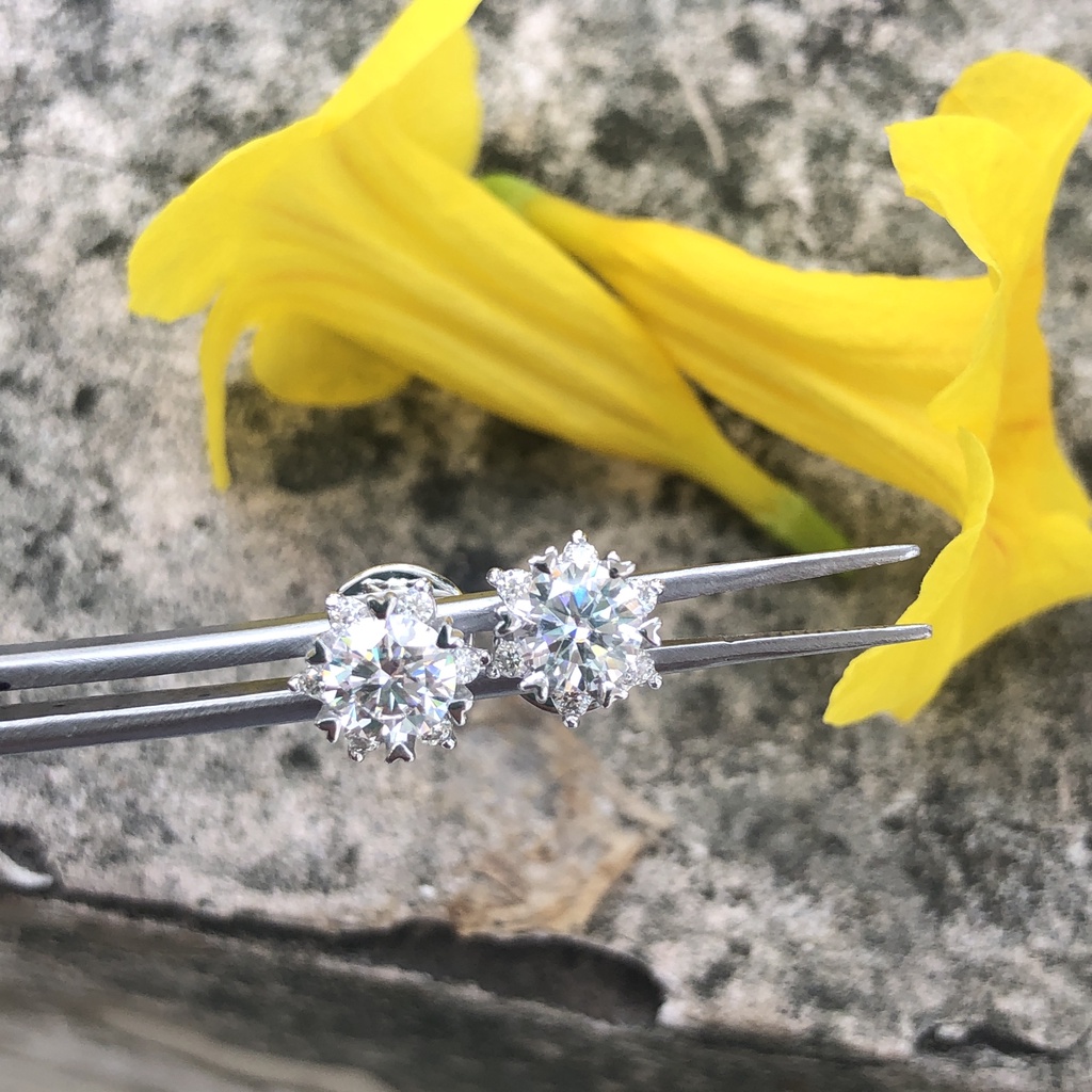 Bông tai moissanite chất liệu bạc 925 xi bạch kim