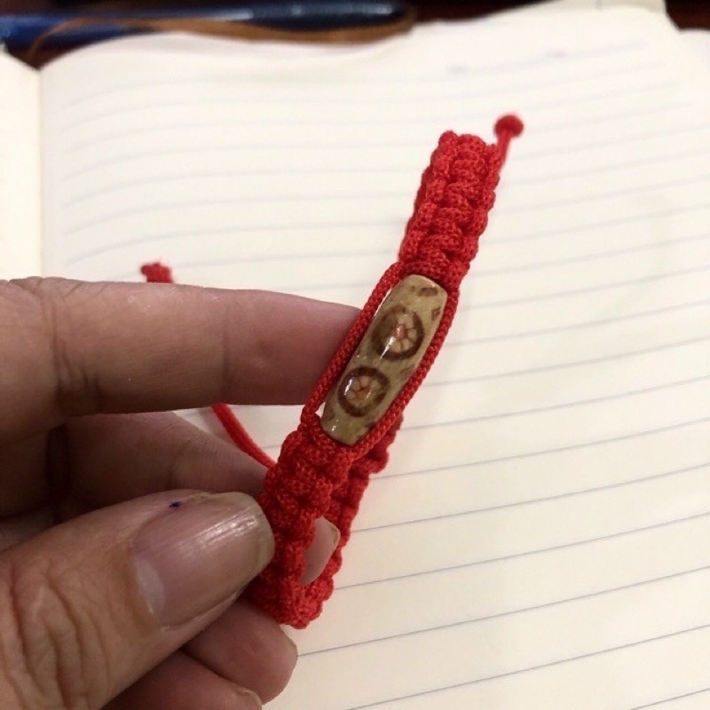 VÒNG TAY ĐỎ MAY MẮN CAM KẾT THỈNH CHUẨN CHÙA VÀNG THÁI LAN