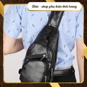 Túi Đeo Chéo Nam Da PU 3 màu phong cách Hàn Quốc, tiện dụng tích hợp cổng tai nghe - Shin Shop - Túi đeo chéo