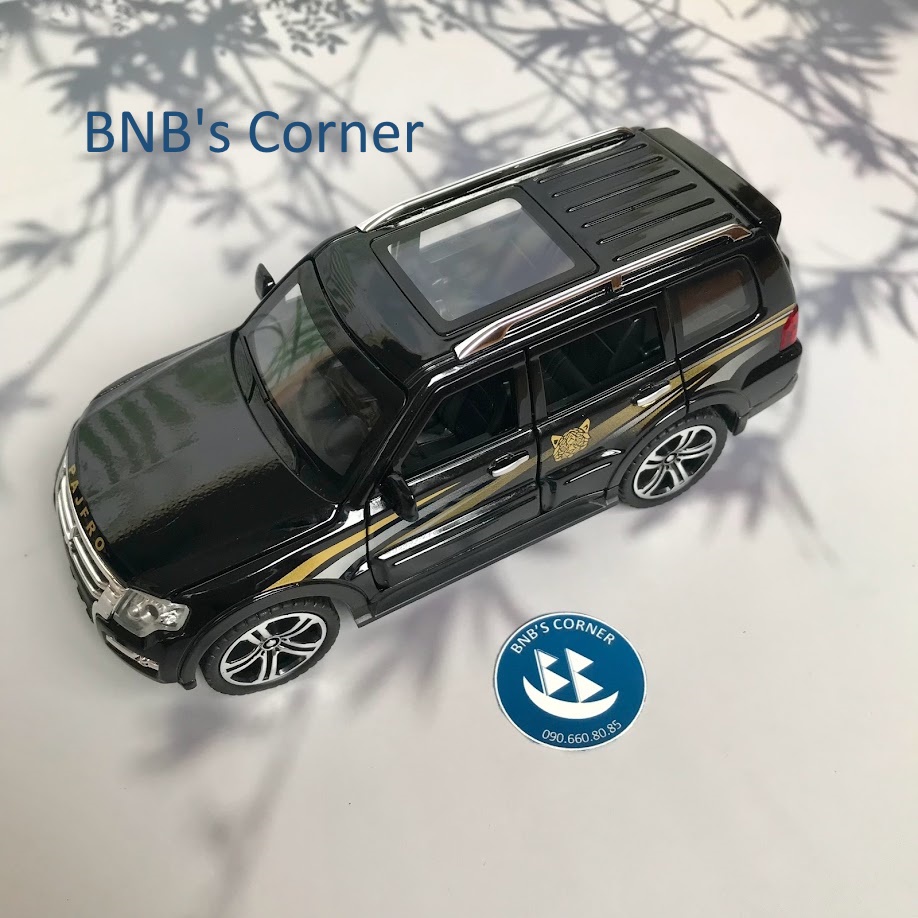 Mô hình xe 1:32 Mitsubishi Pajero