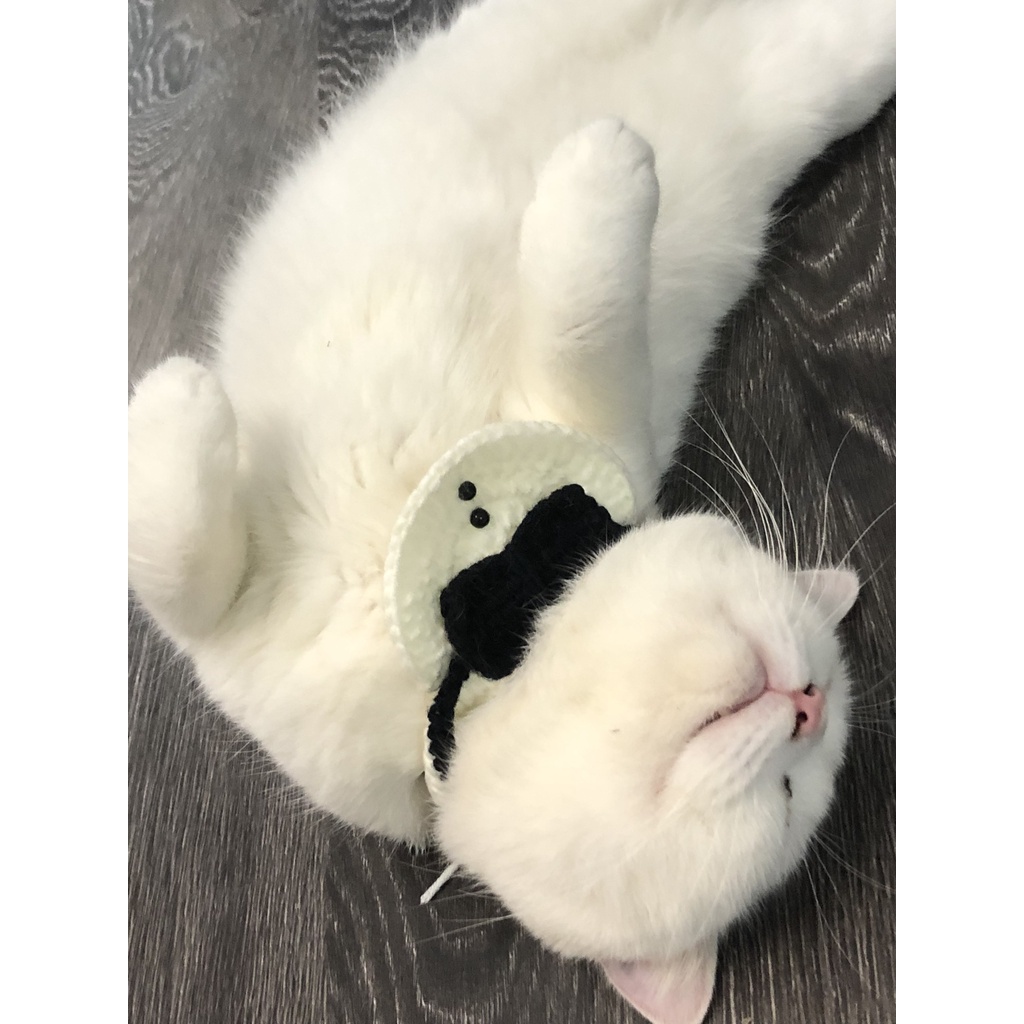 Yếm len nơ đen có cúc cosplay bồi bàn, chú rể...
