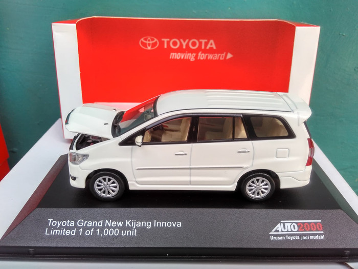 Mô Hình Xe Hơi Toyota Grand New Kijang Innova Màu Trắng