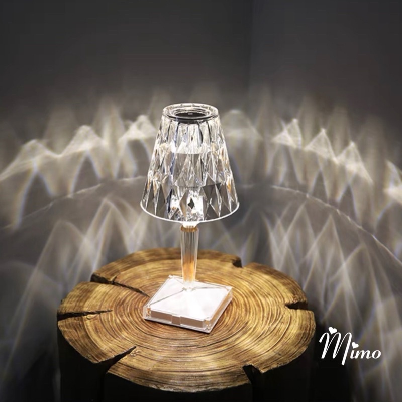Đèn trang trí phòng ngủ để bàn trong suốt với 3 chế độ ánh sáng lung linh phong cách tân cổ điển