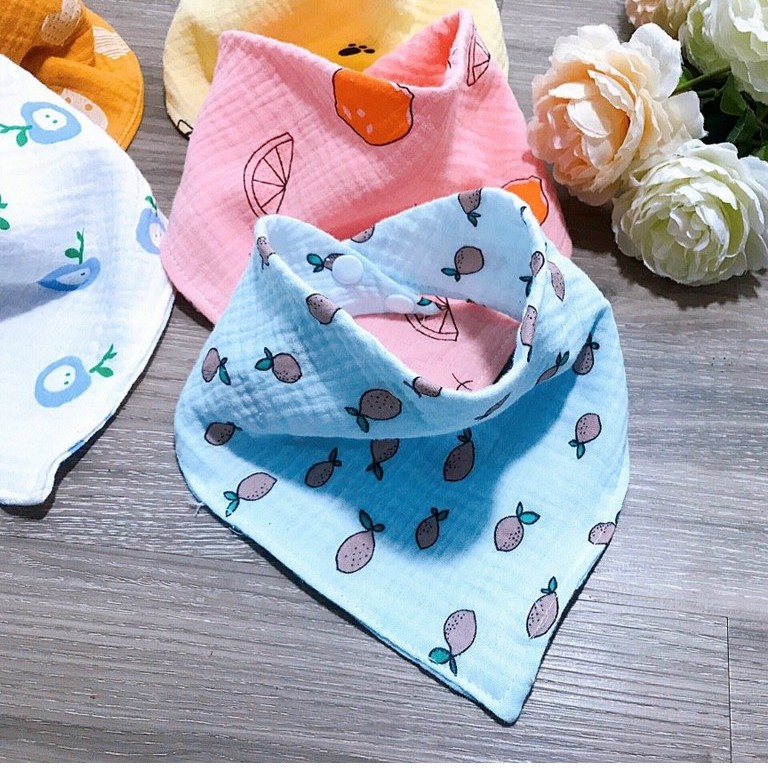 Yếm (khăn) tam giác cotton 4 lớp sợi tre nhăn có cúc bấm wooyi cho bé