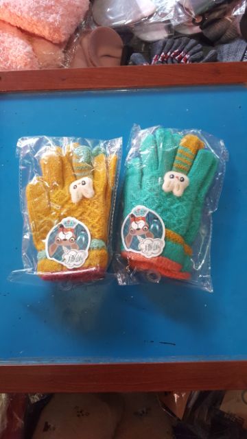 Găng tay cho bé gái