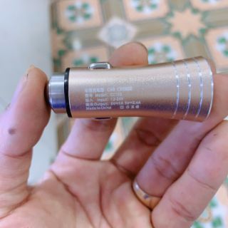 Tẩu sạc ô tô Maimi CC102