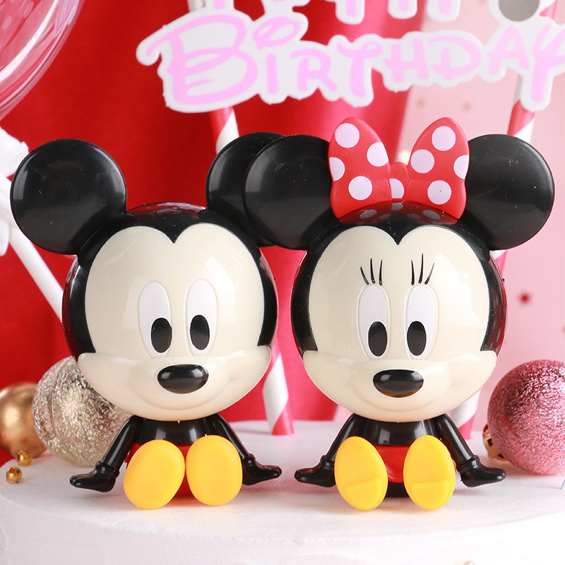 Chuột mickey ngồi 01 cặp