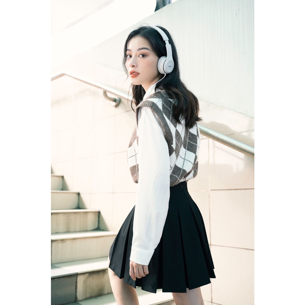 Chân váy dáng ngắn nữ MADELEN xếp ly xòe đen | BigBuy360 - bigbuy360.vn