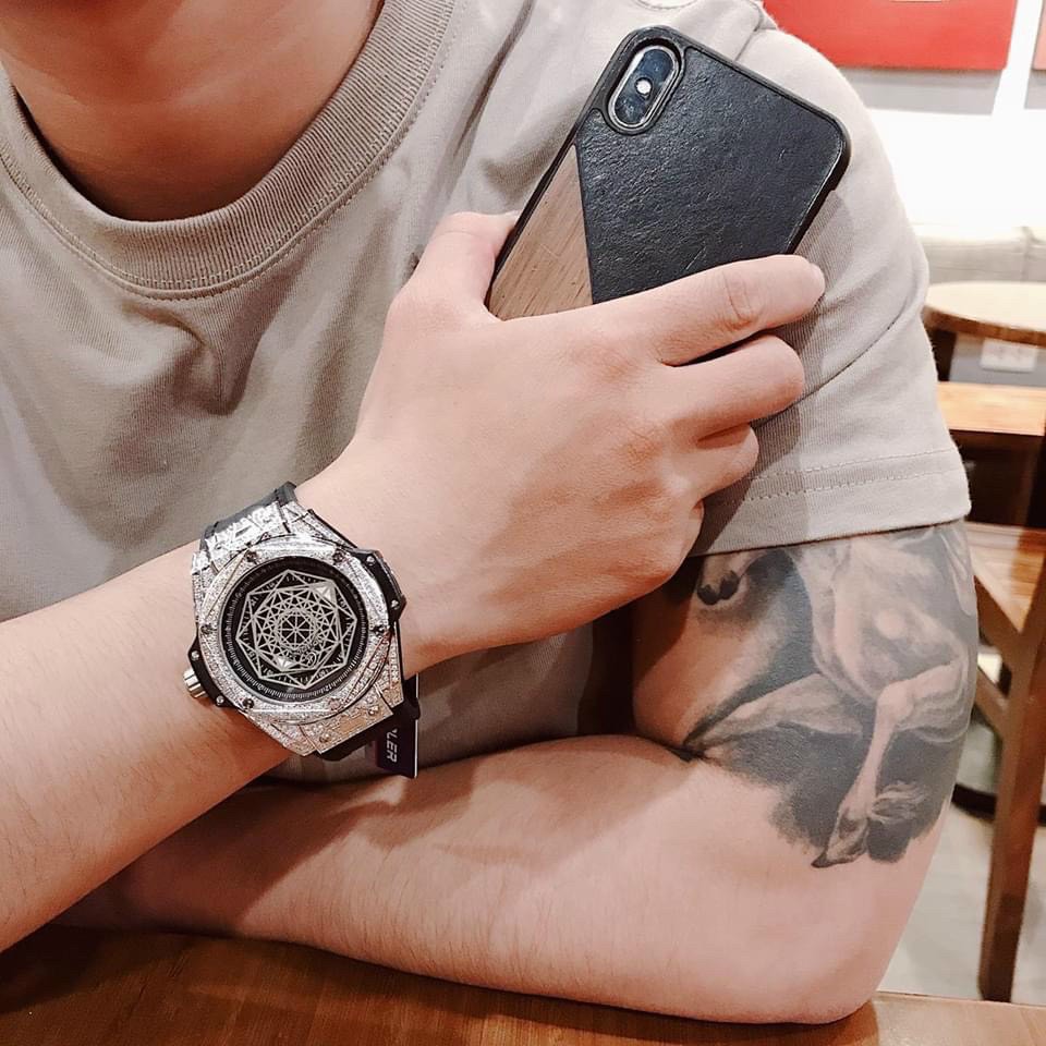 Đồng Hồ Huboler Nam Mặt Nhện Đính Đá Dây Silicon Đen Silver