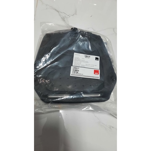 Đế Nhựa GiVi MP60-MP70 dành cho Thùng từ 26 lít --> 43 lít | DV AUTO MART