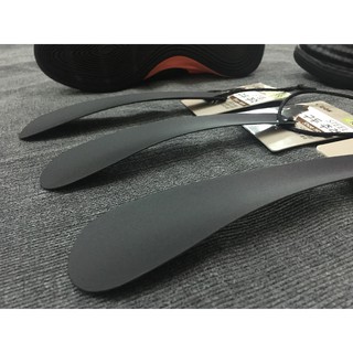 Dụng Cụ Hỗ Trợ Mang Giày