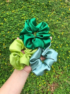 Srunchies lụa trơn hoặc thô bóng dạng ruy băng