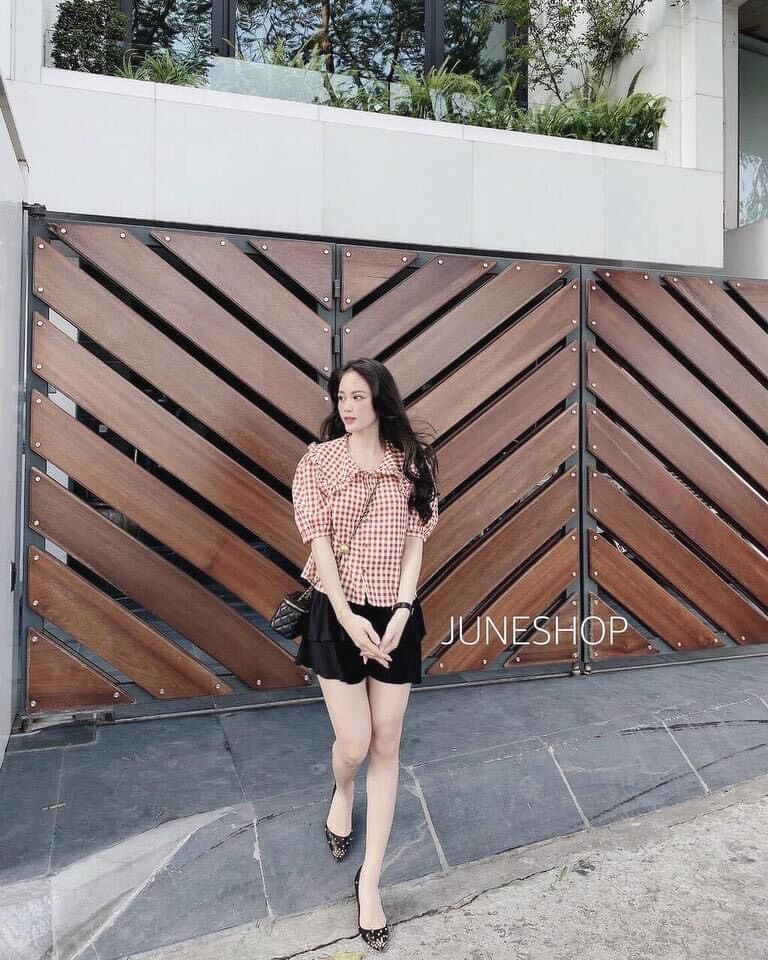 [Mã FAMAYWA giảm 10K đơn 50K] Áo sơ mi kẻ đỏ cổ bèo xinh xắn | BigBuy360 - bigbuy360.vn