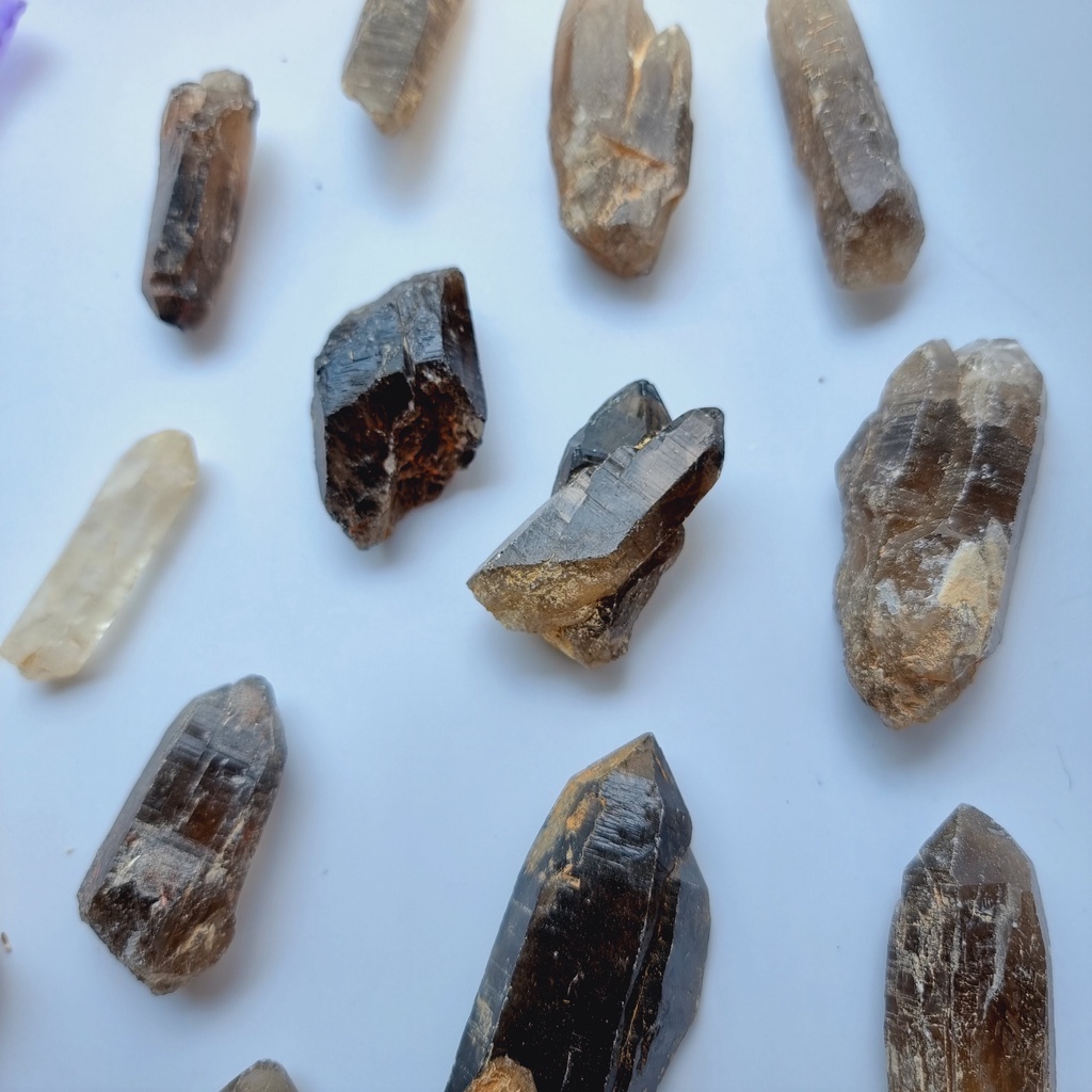 Tinh thể đá thach anh Khói thô (Smoky Quartz), đá phong thủy, đá thanh tẩy, Tarot, Reiki