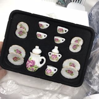 Bộ ấm chén mini bằng gốm sứ. Đồ chơi mini
