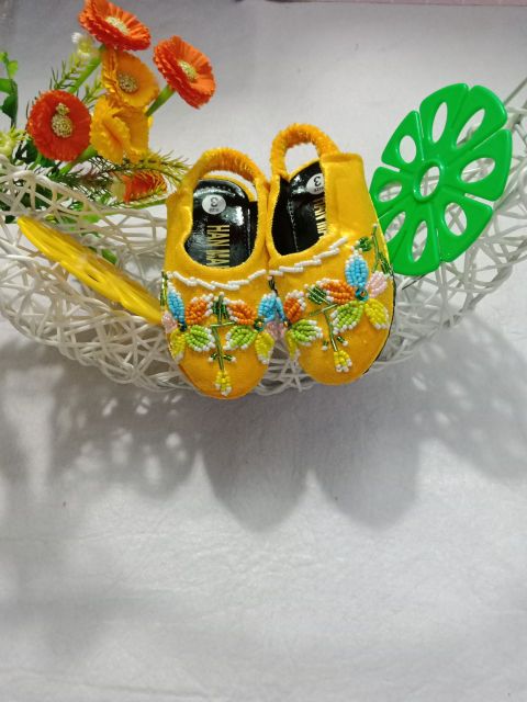 Hài nhung thêu cườm cho bé