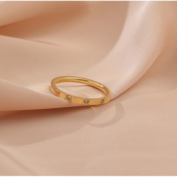 Nhẫn titan nữ ba hạt đá nhỏ không đen không gỉ trẻ trung sang trọng