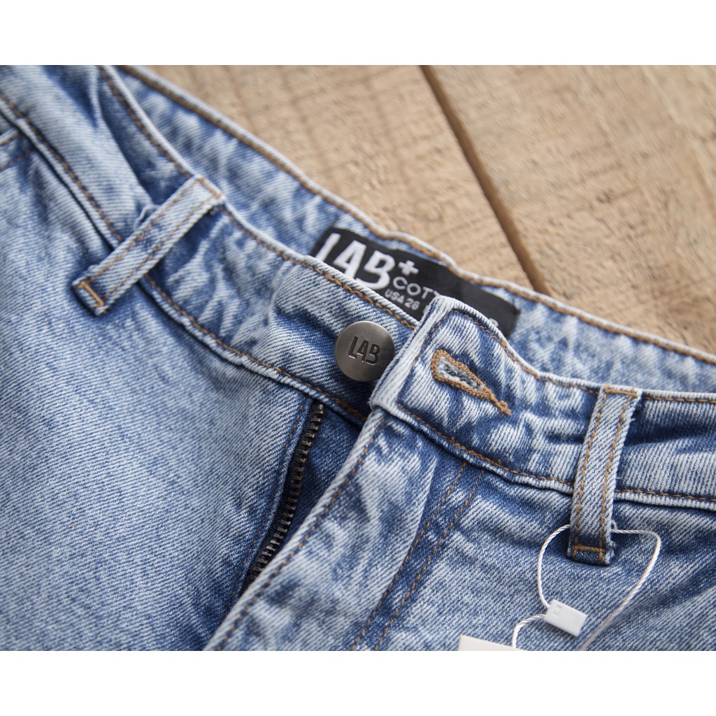 Quần Jean nam vải Denim co giãn nhẹ form carrot fit màu xanh bạc - LAB801