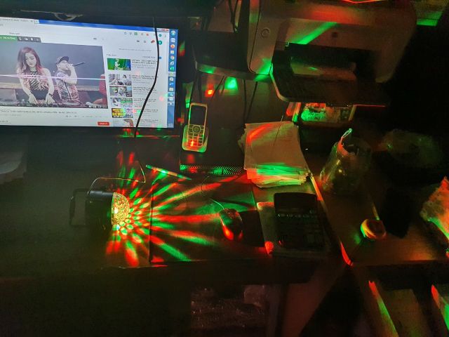 đèn 7 màu sân khấu .