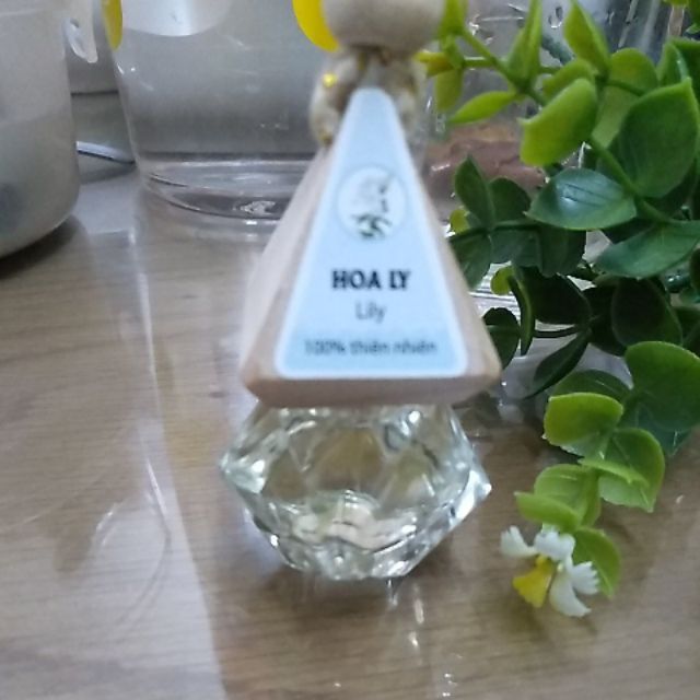 Tinh dầu hoa ly treo xe