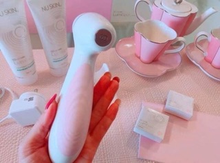 Máy rửa mặt Lumispa Pink