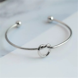 Vòng tay thời trang V01 ( mang kèm đồng hồ siêu xinh )