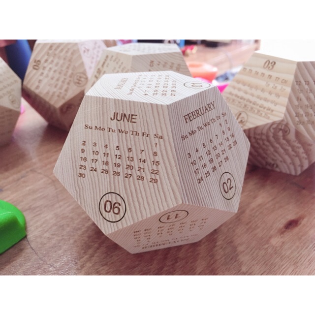 Lịch gỗ phong thuỷ âm dương để bàn 2020 | BigBuy360 - bigbuy360.vn