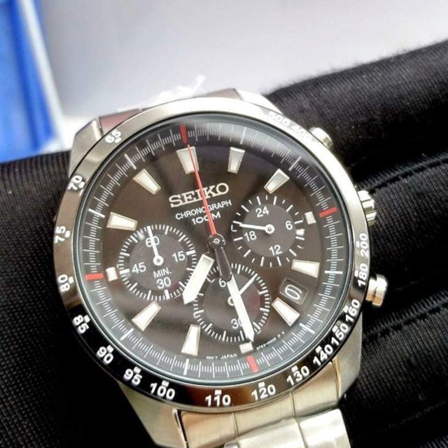 Đồng hồ nam hiệu Seiko