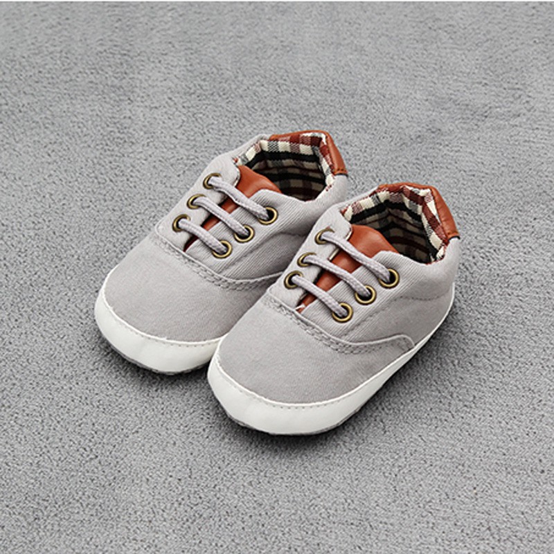 Giày thể thao năng động cho bé