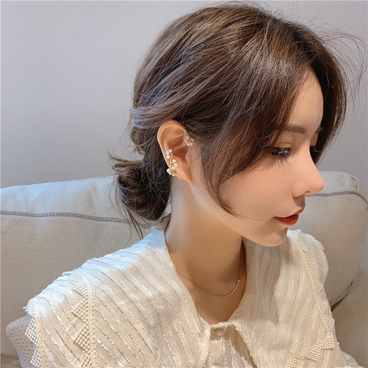 Bông tai kẹp hình bướm đính đá zircon thanh lịch