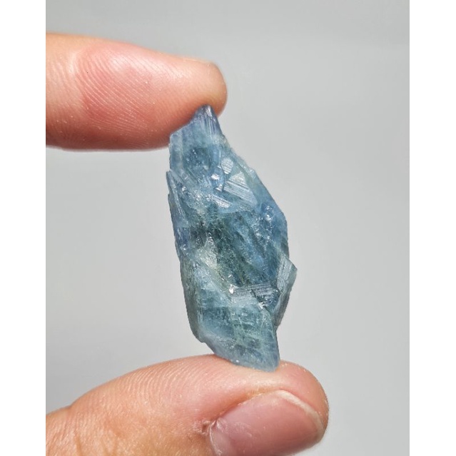 Aquamarine thô tự nhiên có 2 kích cỡ lớn dùng bói bài Tarot, làm handmade..