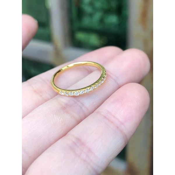 Nhẫn 1 hàng đá 1,5ly vàng 10kara