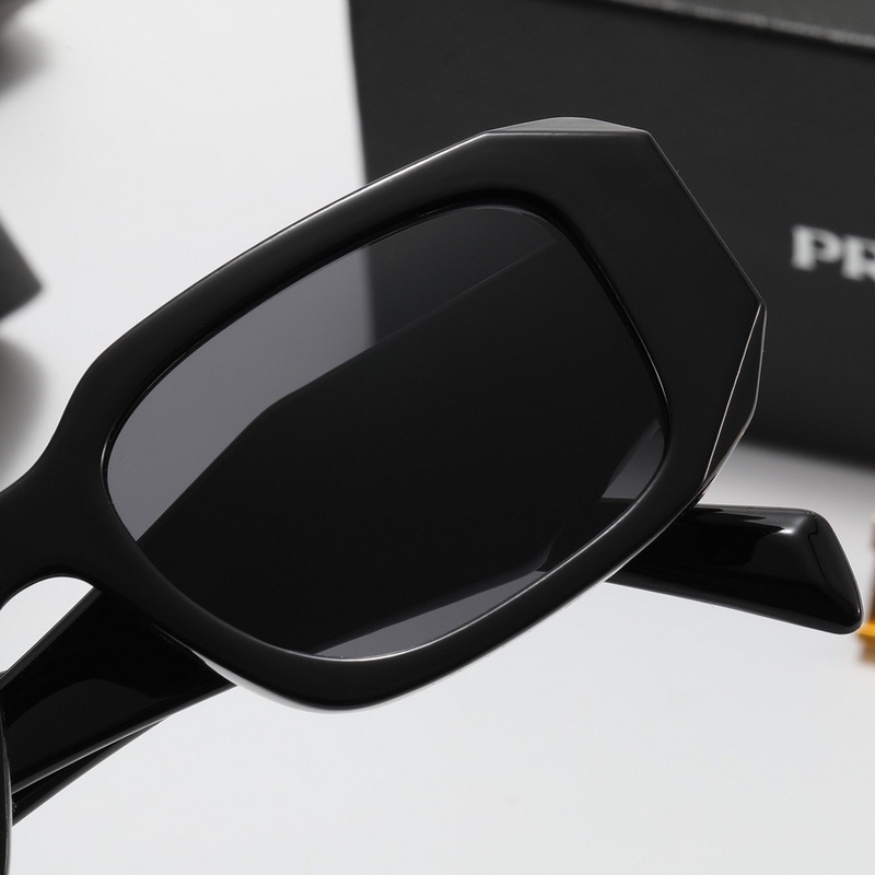 Áo Thun Prada Thiết Kế Trẻ Trung Hợp Thời Trang -------- Kính Mát Gọng Vuông Chống Tia UV Thời Trang Mới