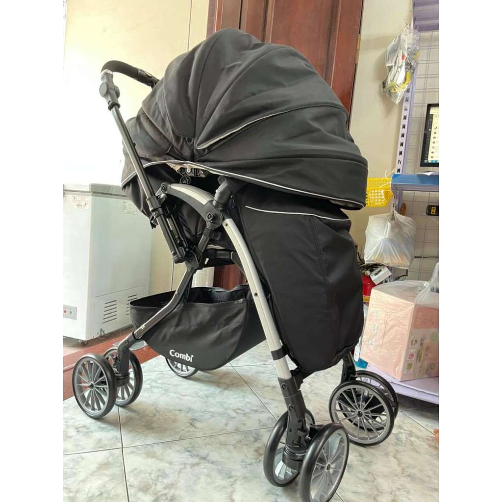 Xe đẩy Combi Umbretta 4 bánh quay tự động Premium New black