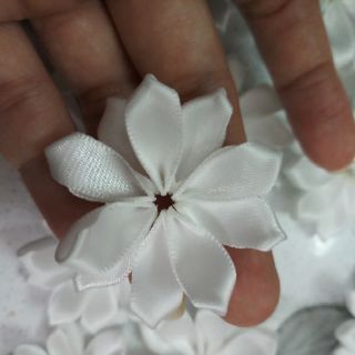 6 bông hoa lụa trắng trang trí hoặc làm handmade