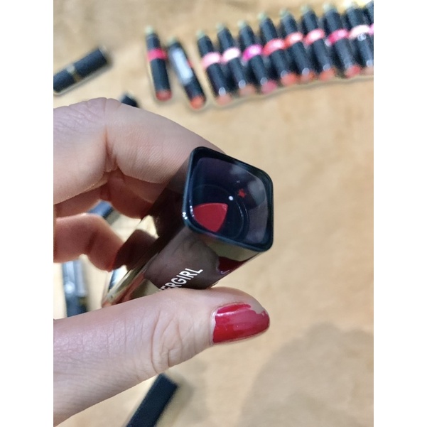 Thanh lý son Covergirl Exhibitionst Crema 305 Hot Chính hãng Mỹ