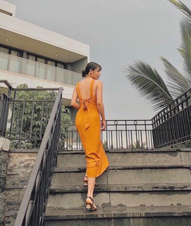 Đầm maxi, váy hai dây màu vàng nghệ nơ sau (kèm hình thật)