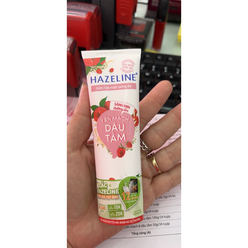 Sữa rửa mặt Hazeline Dưỡng ẩm sáng da Yến Mạch và Dâu Tằm