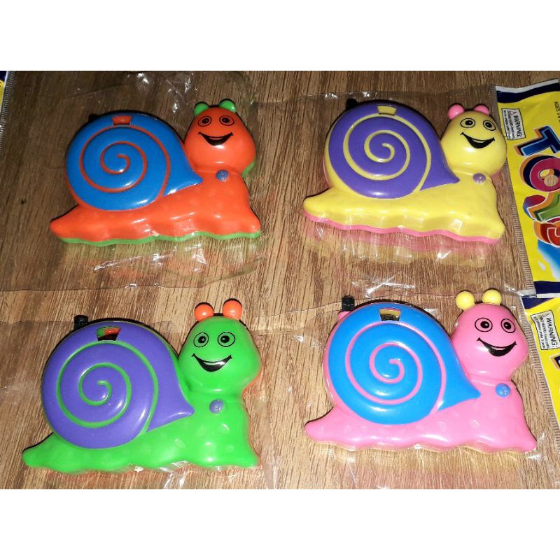 Một cái máy xem ảnh mini hình chú óc sên bằng nhựa rất đẹp