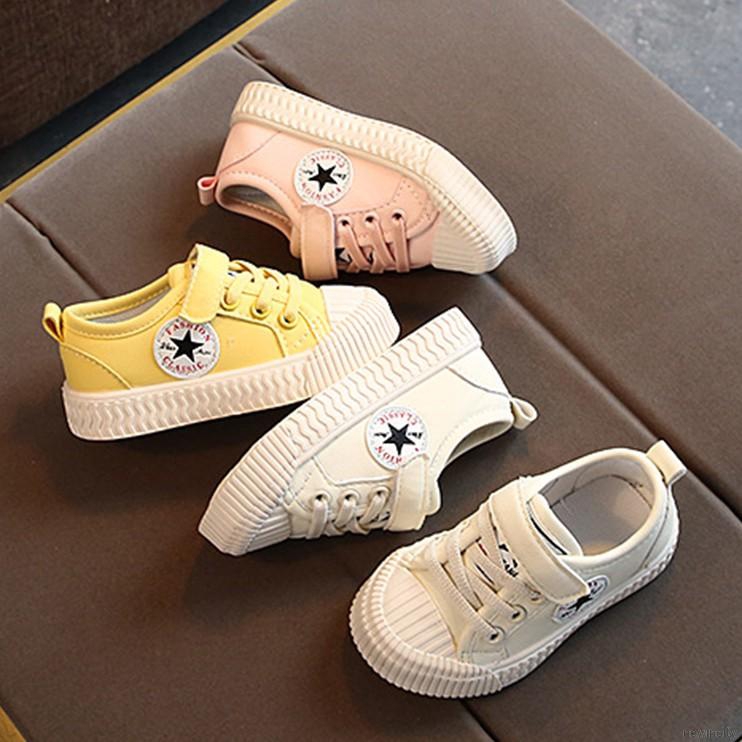 Giày thời trang Hàn Quốc đế mềm chống trượt in họa tiết chữ dành cho em bé