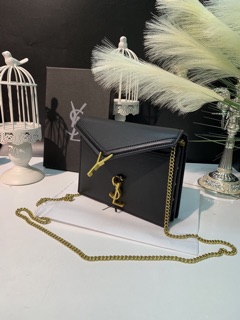 Túi Yves Saint Laurent