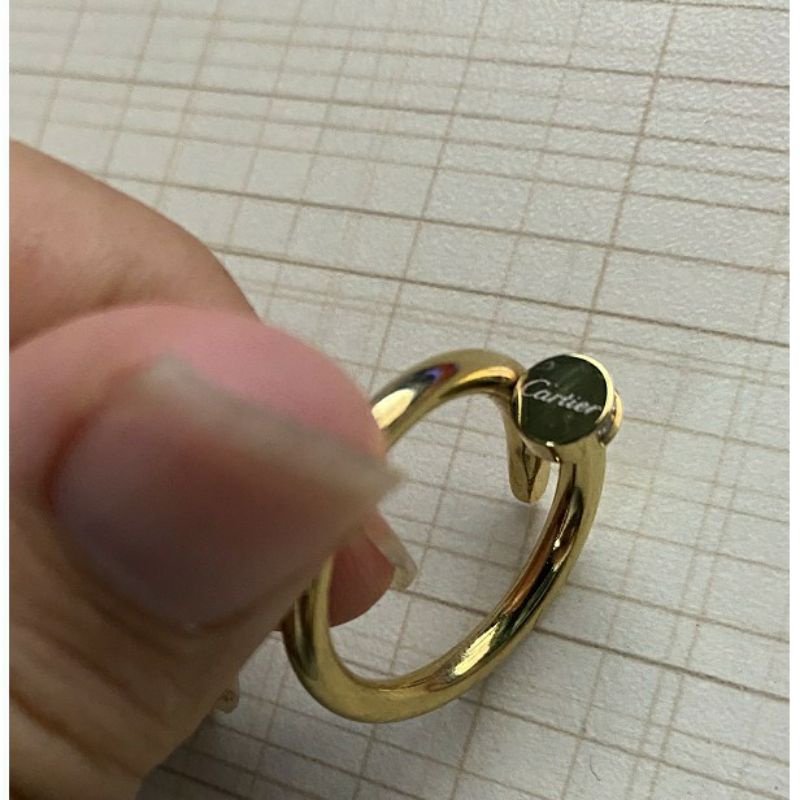 Nhẫn đinh đính đá titan không gỉ giống Rose