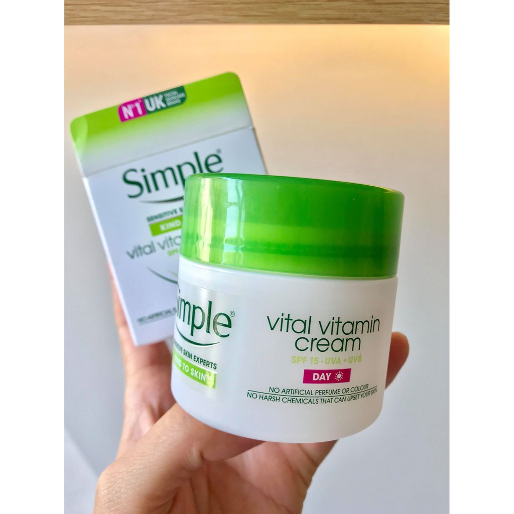 KEM DƯỠNG DA BAN NGÀY SIMPLE KIND TO SKIN VITAL VITAMIN DAY CREAM