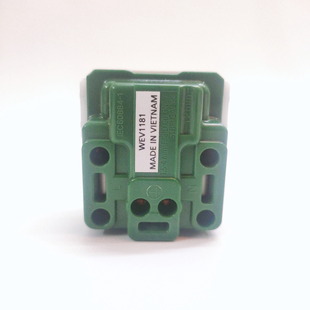 Ổ cắm đơn 3 chấu 16A có màng che Panasonic WEV1181SW Dòng Wide Series