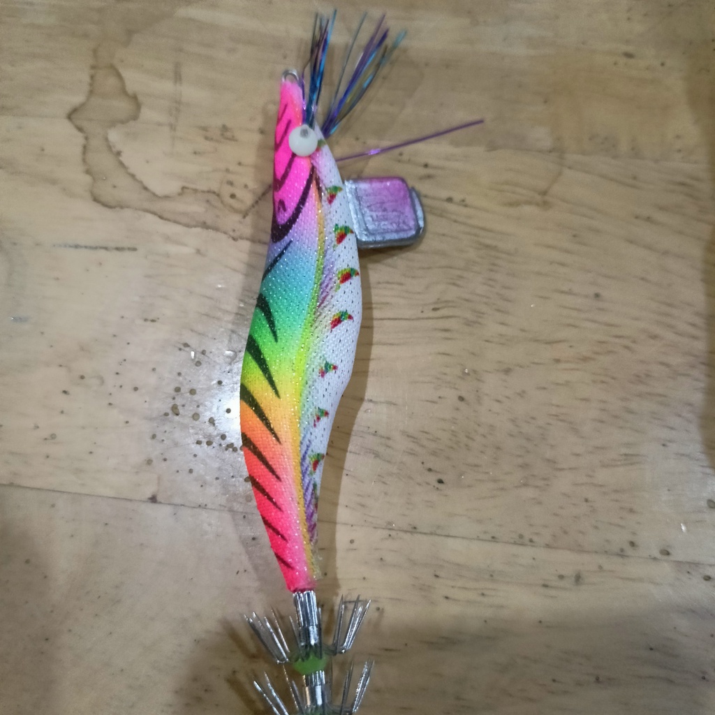 Tôm vải kim tuyến, câu mực